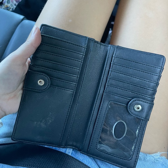 Guess wallet - Picture 3 of 3